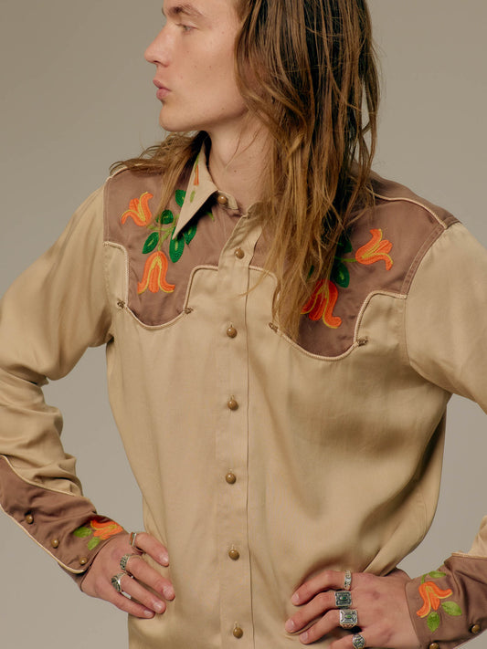 Smile pocket two-tone western shirt w. floral embroidery