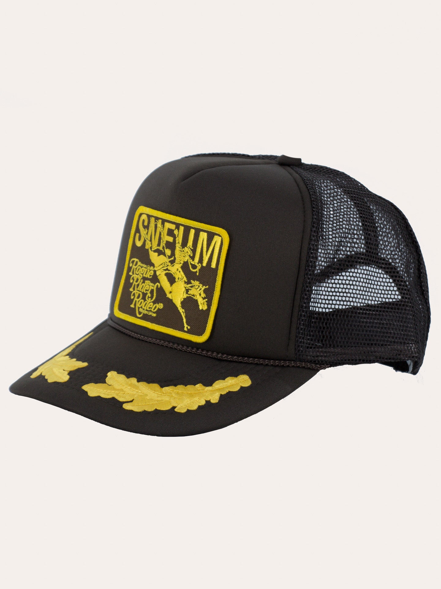 Sneum RRR logo trucker cap w. gold leaves