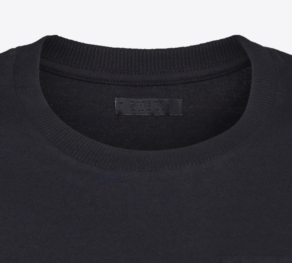 Tube knitted t-shirt with chest pocket in black